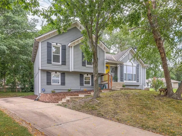 3916 SW Linden Cir, Lees Summit, MO 64082