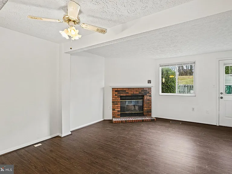 3525 Laurel View Ct — Photo 6