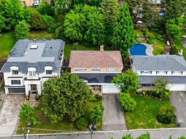 10 Hearthstone Cres, Toronto, ON M2R 1G3