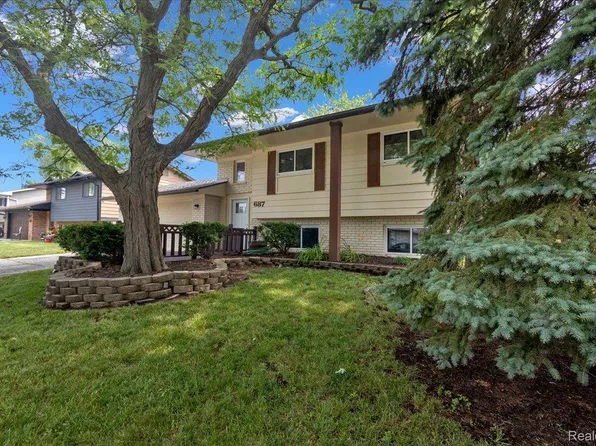 687 Provincetown Rd, Auburn Hills, MI 48326