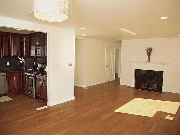 5th image of 11427 10th Ave SW
