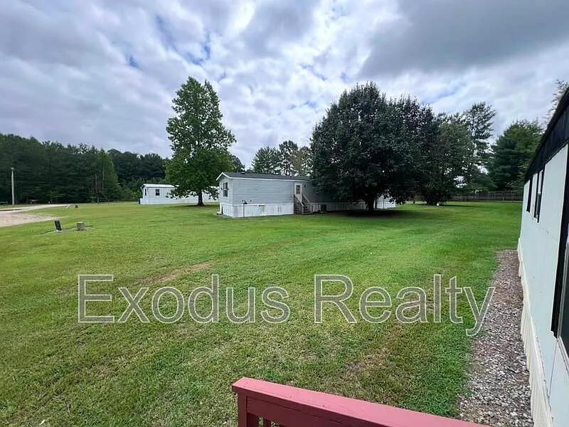 2 bed, 1.0 bath, $1,100 — Photo 2