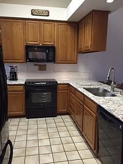 5th image of 218 Quail Hollow Dr
