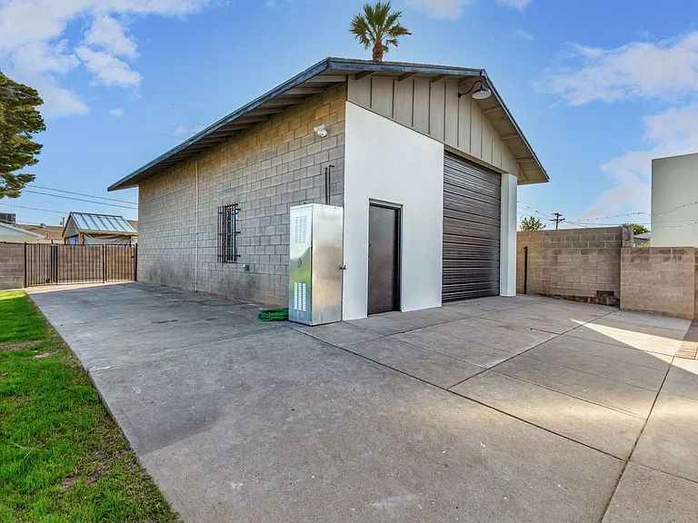 2817 N 29th Pl — Photo 41