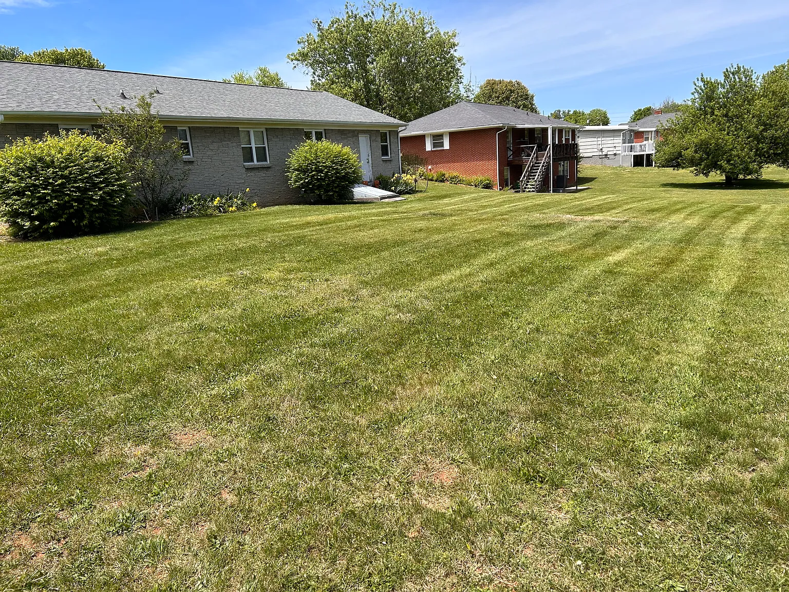 414 Lee Dr — Photo 2