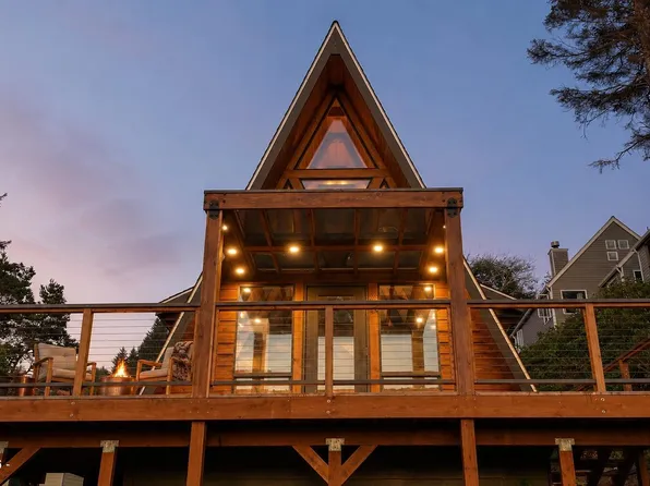 49855 Seasand Cir, Neskowin, OR 97149