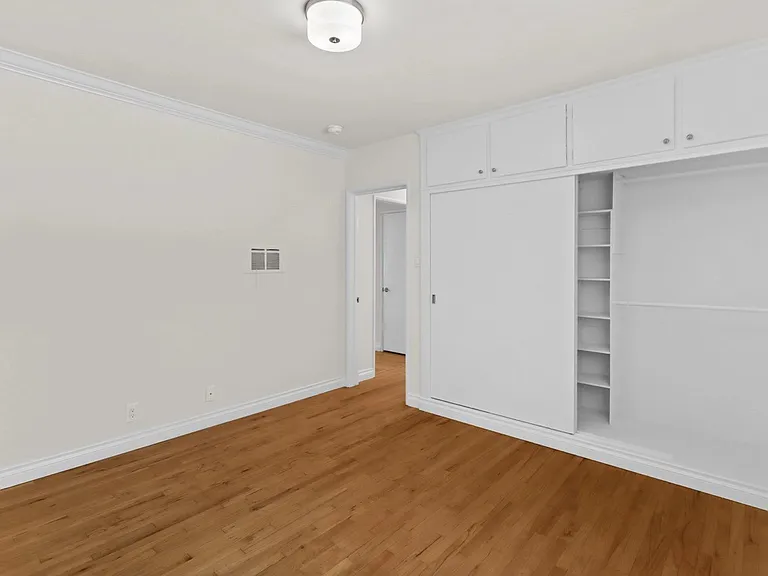 1219 Barry Ave #8 — Photo 14