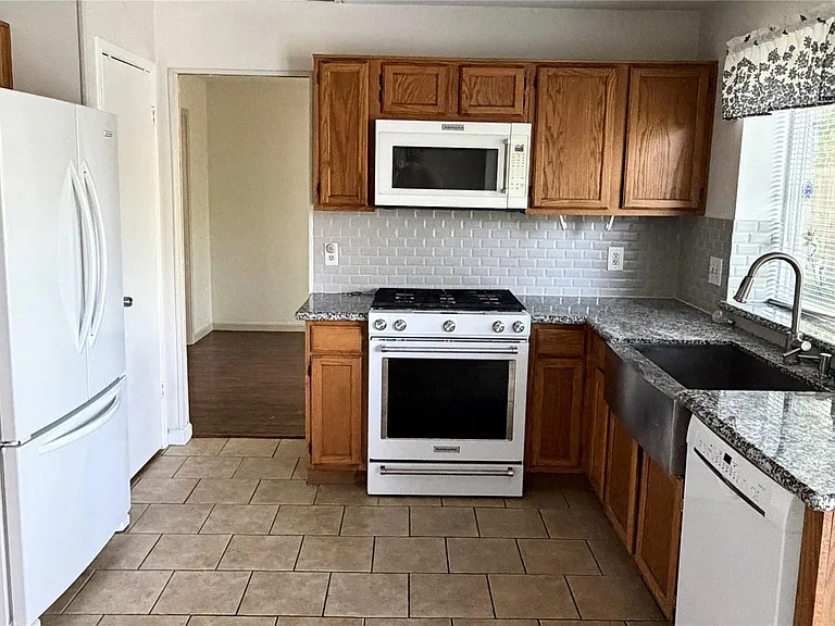7771 Springville Dr — Photo 6