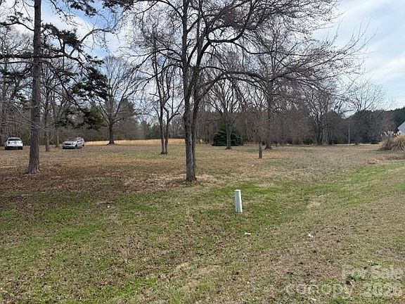 3rd image of 2837 Blacksburg Rd