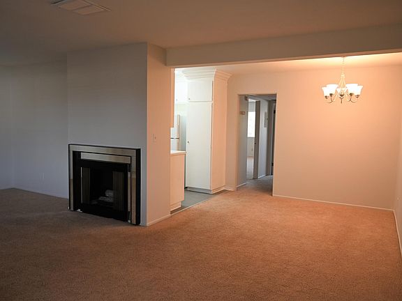 3rd image of 497 El Molino Ave #306