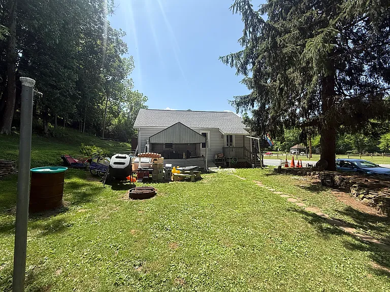1951 Bushkill Dr — Photo 2