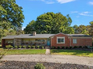 3586 N Adams Rd, Troy, MI 48084