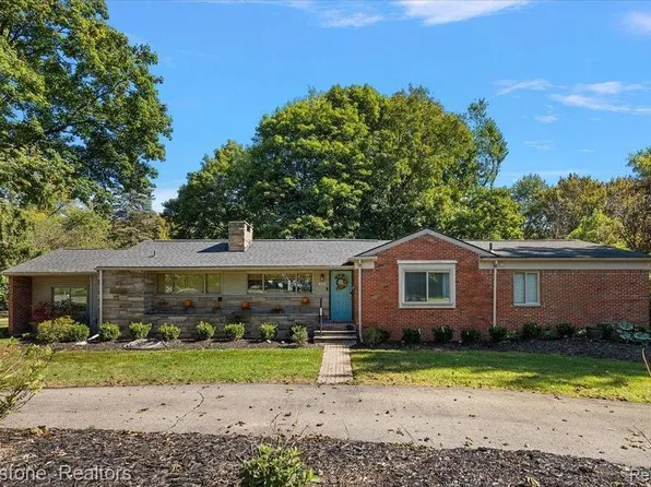 3586 N Adams Rd, Troy, MI 48084