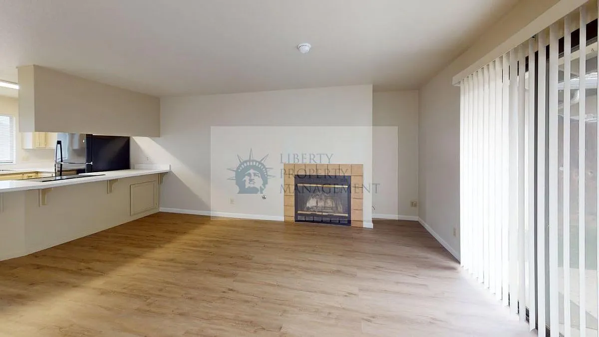 2 bed, 1025 sqft, $1,895 — Photo 2