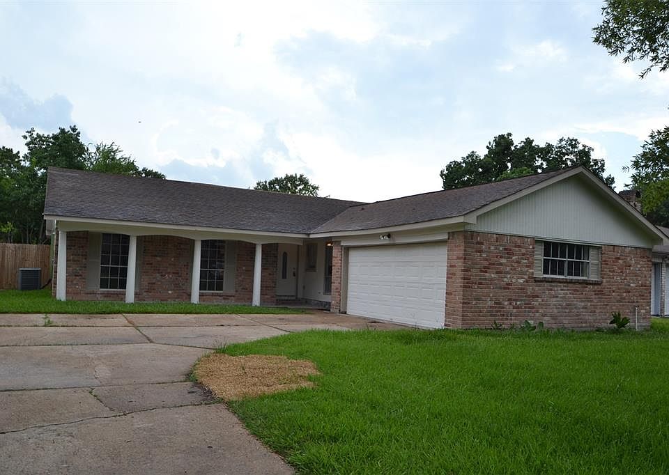 1st image of 230 Blackwater Ln