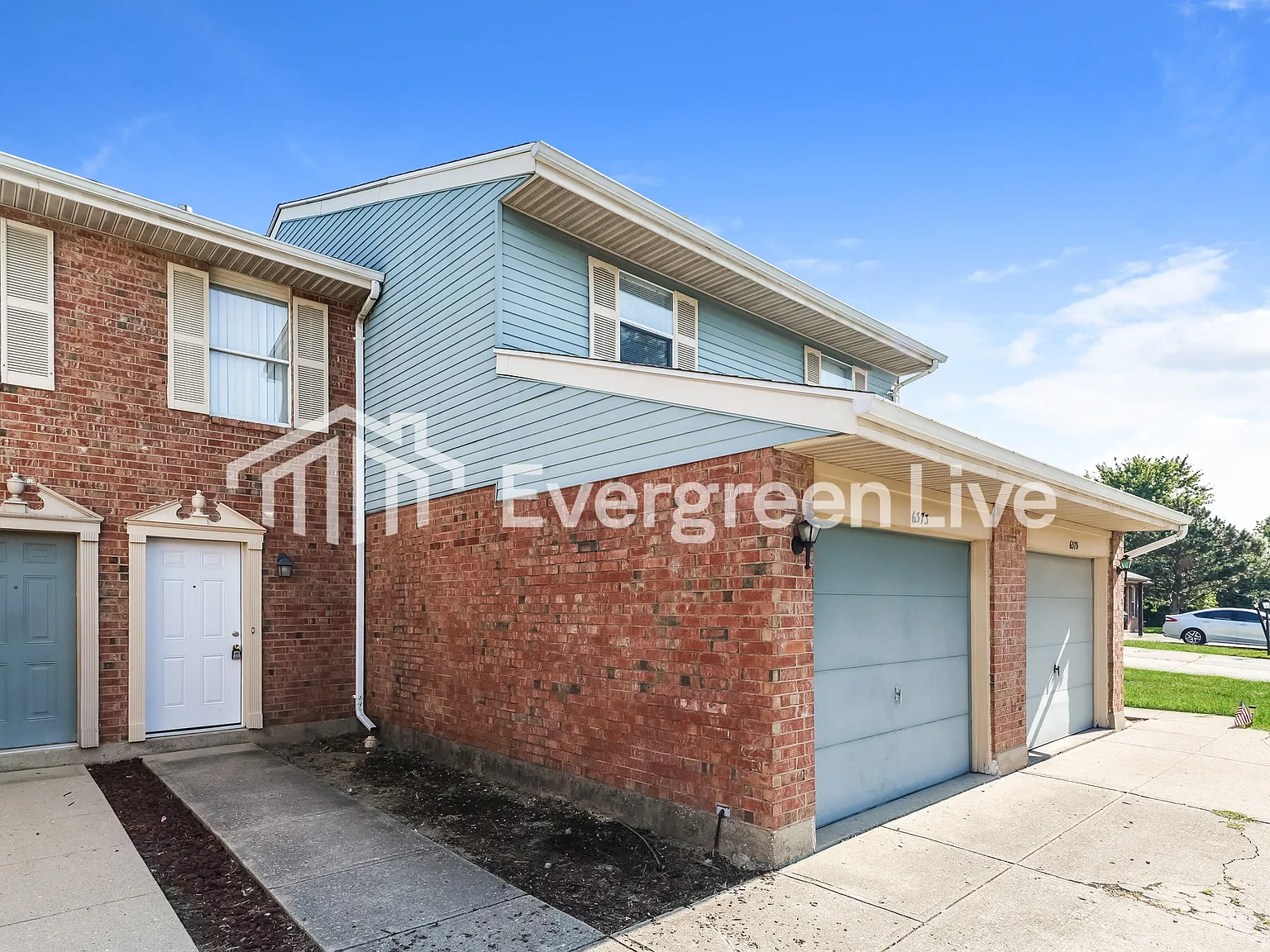 2 bed, 2.5 bath, 1232 sqft, $1,095 — Photo 2