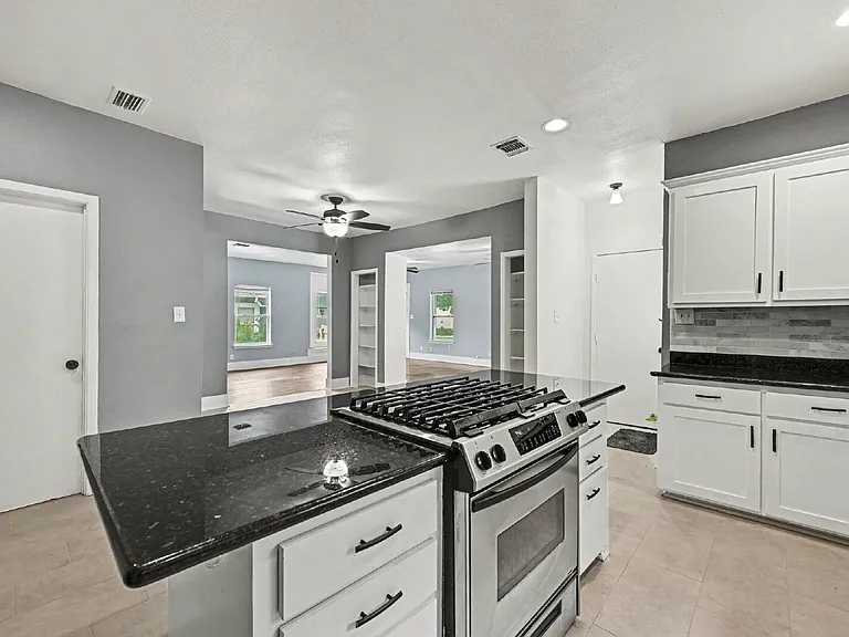 130 Groveland Pl — Photo 7