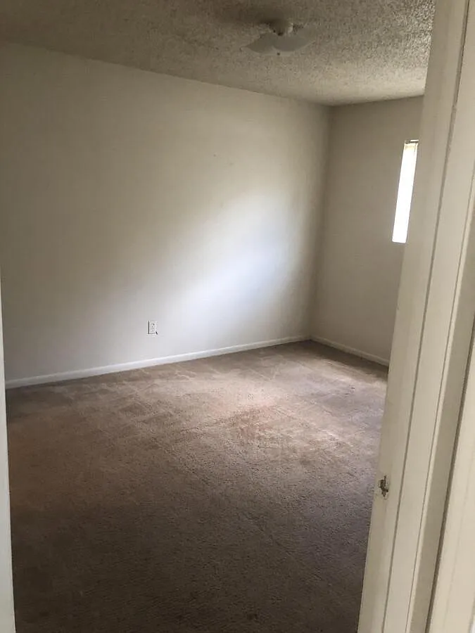2 bed, 998 sqft, $825 — Photo 3