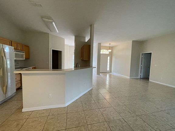 4th image of 1089 SW Haleyberry Ave