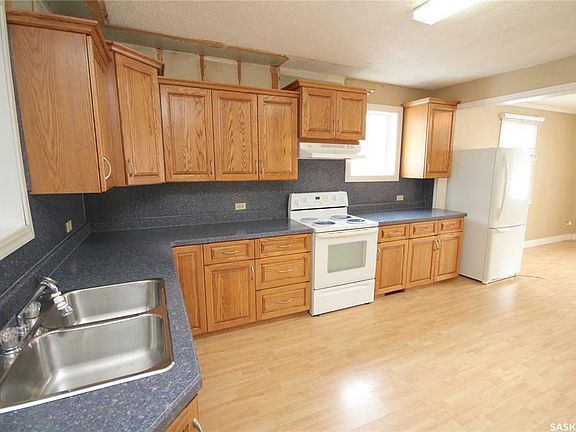 4th image of 63 Elizabeth Ave