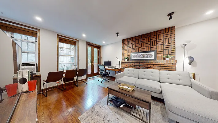 Rented by Bond New York | media 17