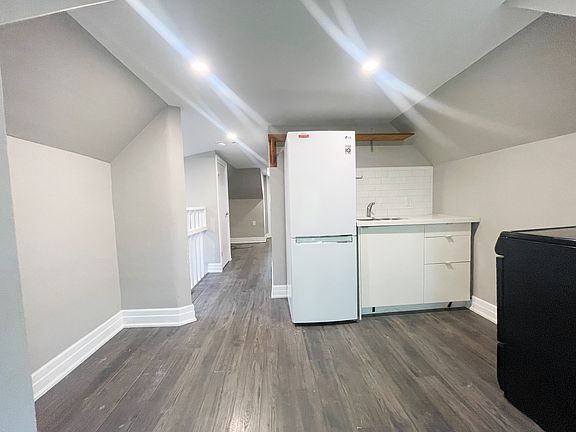 5th image of 115 Spadina Ave #3