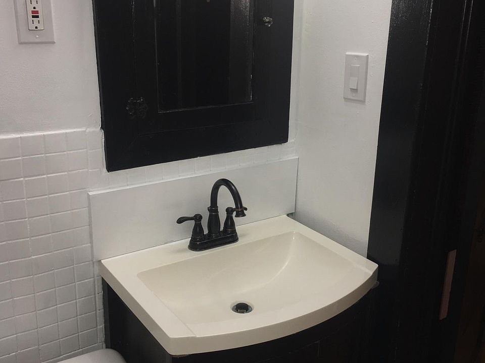 1st image of 216 6th Ave NE APT 2