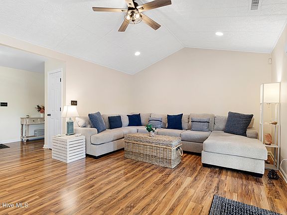 5th image of 2328 N Lakeview Drive
