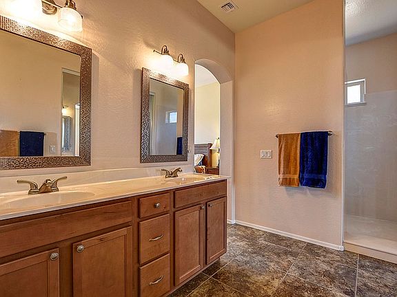 Master Bath w/Walk-In Shower
