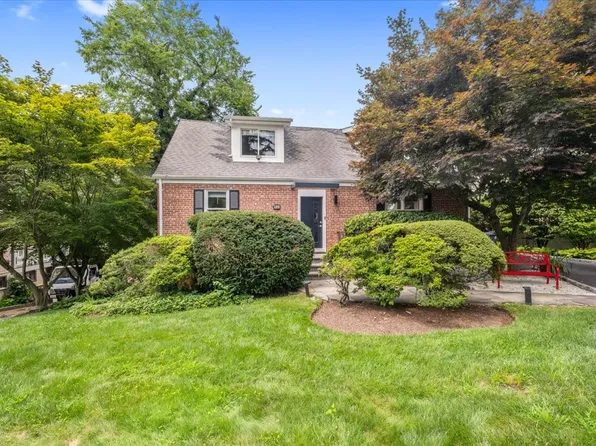 128 Glendale Rd, Scarsdale, NY 10583