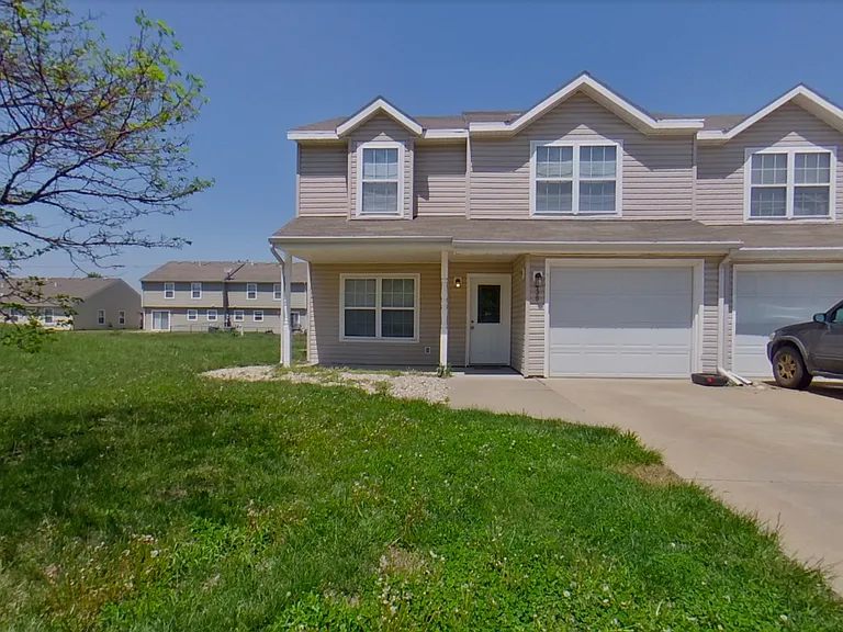 438 Butterfield Rd — Photo 11