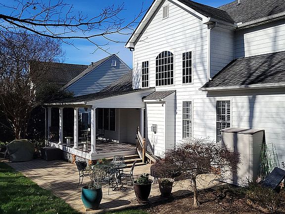 deck w/ builtin gas fire pit