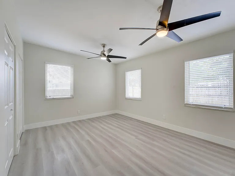 840 Bradley St — Photo 14