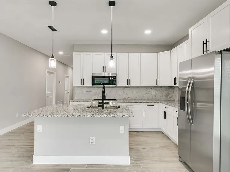 312 NW Baker Rd — Photo 4