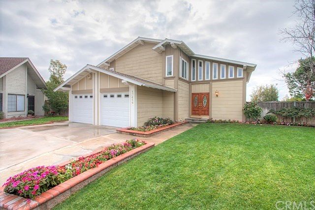 Cul de sac living at its best!