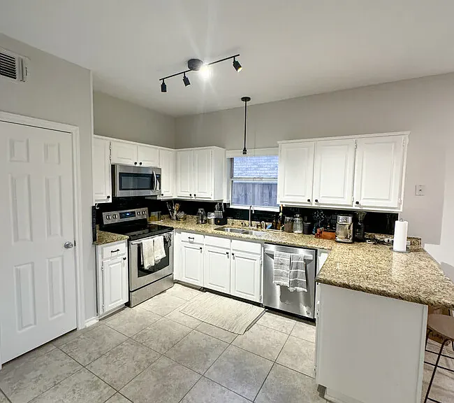 2223 Meadowstone Dr — Photo 6