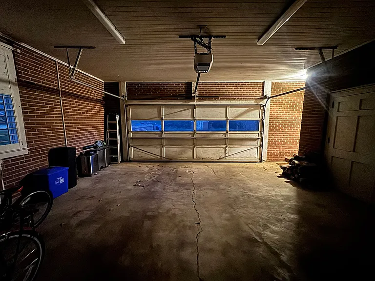 906 Crescent Cir — Photo 30