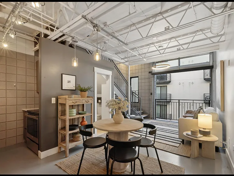 360 W Broadway #403 — Photo 7