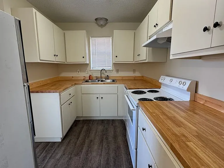 2700 N Rudy Rd — Photo 4