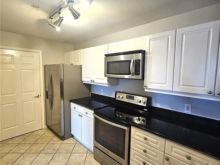 3334 Peachtree Rd #1714 — Photo 22