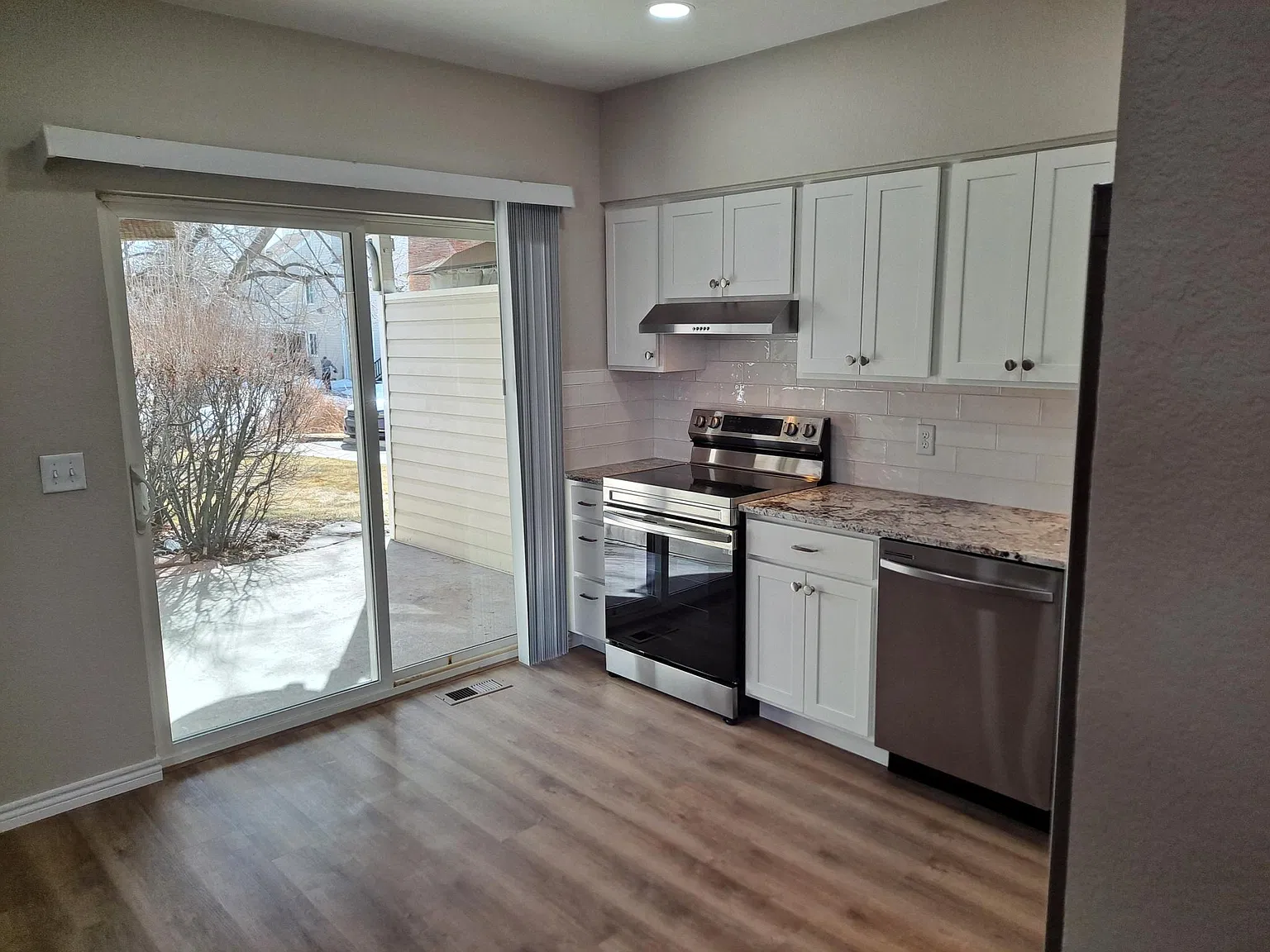 2 bed, 1.5 bath, 1098 sqft, $1,775 — Photo 2