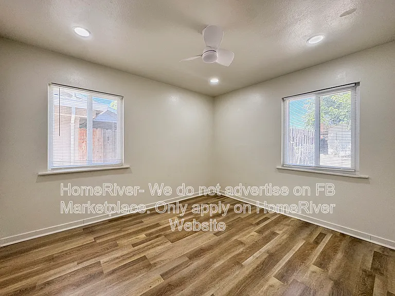 2336 Darwin St — Photo 8