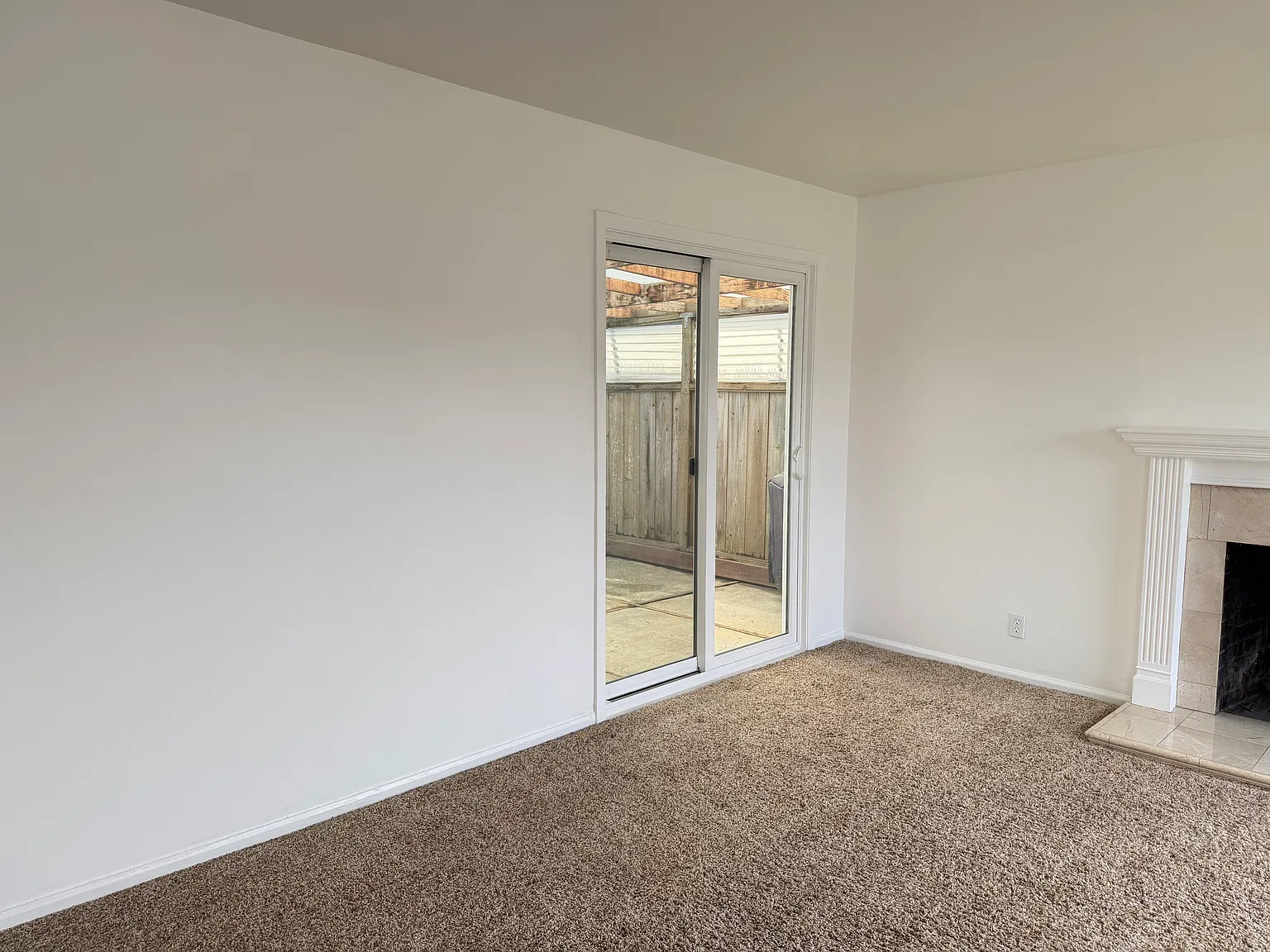 4 bed, 1210 sqft, $5,775 — Photo 3
