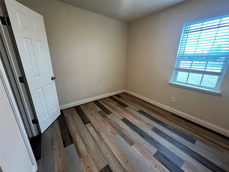 1310 Torres St — Photo 15