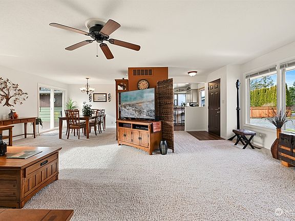 5th image of 1353 Marine Drive