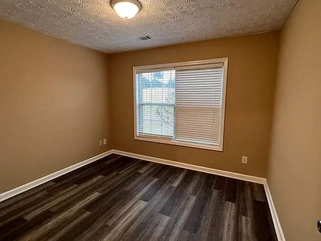 5200 Alexander St — Photo 16