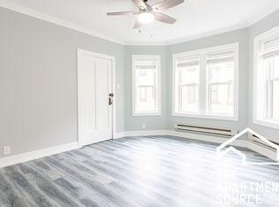 3822 N Greenview Ave #2W, Chicago, IL 60613