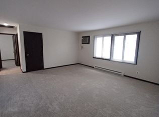 523 E Burnett Rd APT 6, Island Lake, IL 60042