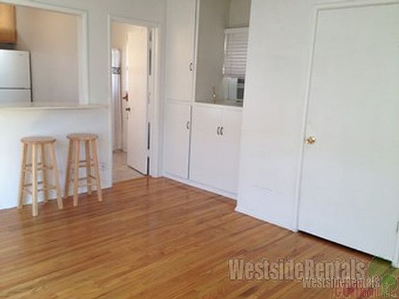 3rd image of 226 N Hollywood Way #C