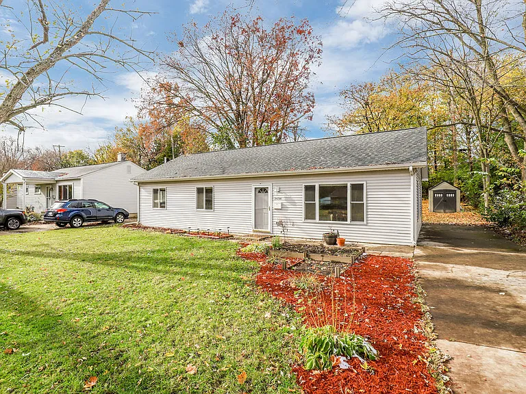 2434 Pinecrest Ave — Photo 46